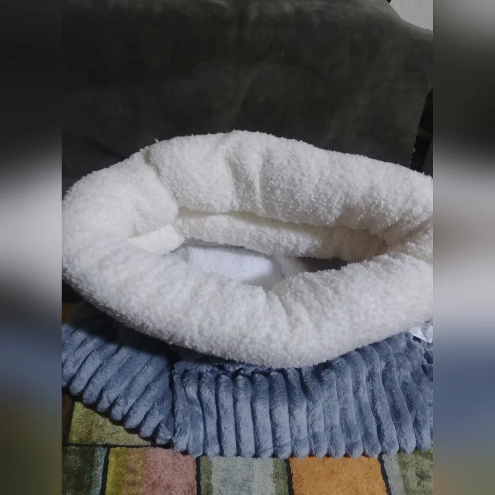 Gray and White Pet Nest Mat